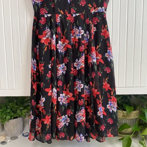 Black and Red Floral Vintage Dress - Large - Picture 7 of 12